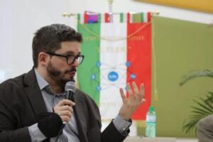Putin, lo scenario di Savino: “Per ora non cambierà i vertici altrimenti darebbe forza agli elettori”
