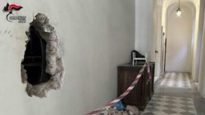Rapina da film nel centro di Roma, sgominata ‘banda del buco’ che mise a segno colpo da 800mila euro