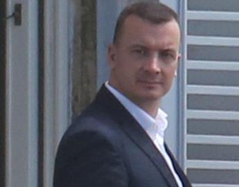 Rocco Casalino, insulti omofobi dal re delle bancarelle: “Sei miserabile gay, per non dire fr…”