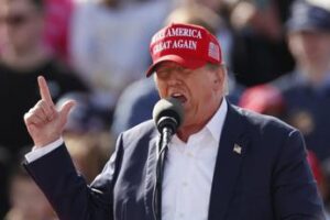Trump e la cauzione da 464 milioni: “Mi vogliono costringere a svendere miei beni