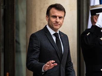 Ucraina, Macron non esclude invio truppe. Vertice a Berlino con Scholz e Tusk