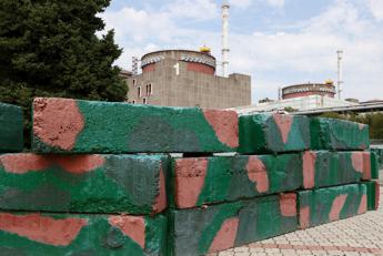 Ucraina, ondata di raid Russia: centrale Zaporizhzhia a rischio blackout