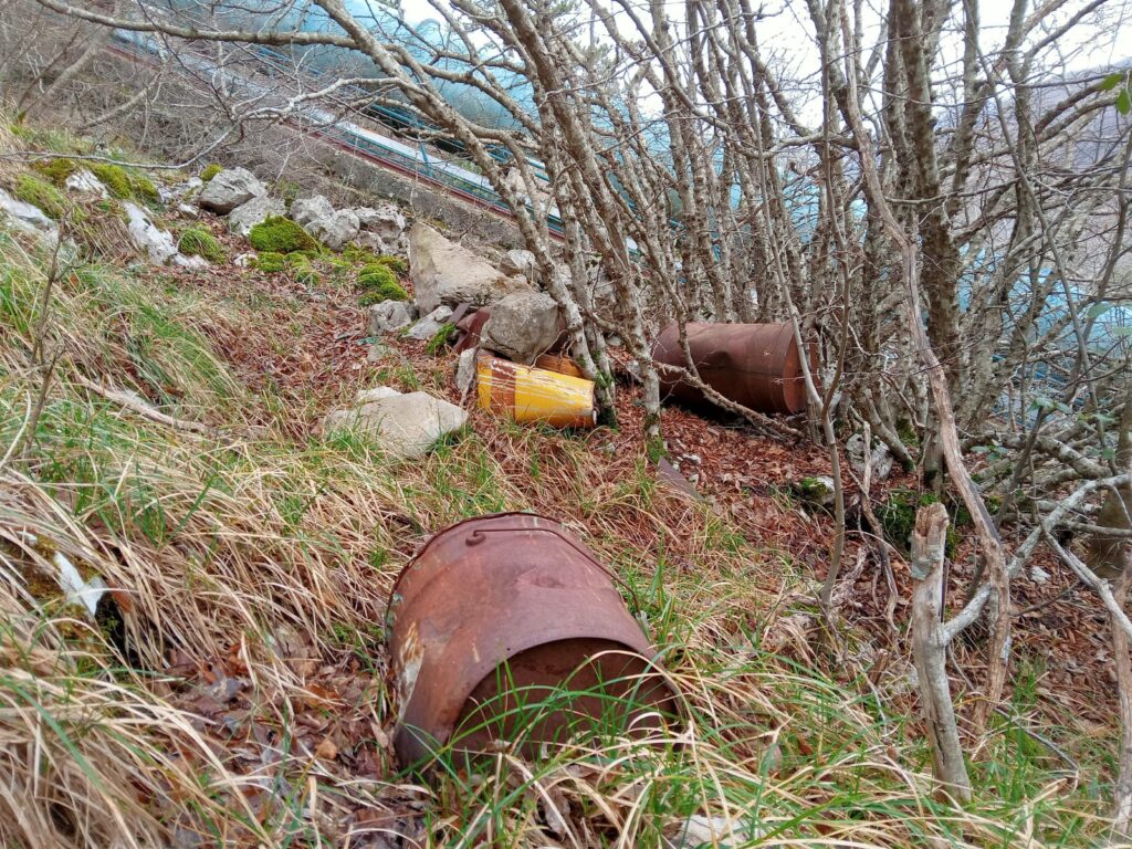 Pizzone, rifiuti ingombranti nella centrale Enel: il coordinamento sul piede di guerra