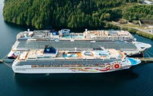 ‘Abbandonati’ su un’isola in Africa, folle corsa per raggiungere la nave da crociera