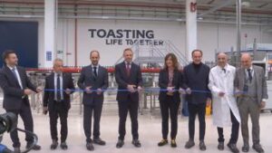 Campari, Lollobrigida inaugura nuova linea Aperol