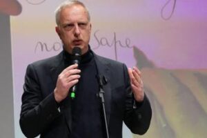 “Cancellato monologo Scurati sul 25 aprile, il post di Bortone: “Sgomento”