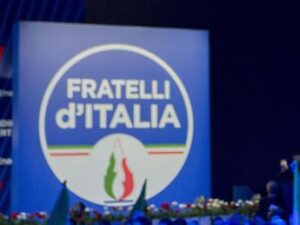 Caso Elon Musk, Fazzolari: “Fratelli d’Italia contro ogni ingerenza”