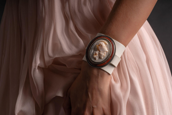 Dare “vita nuova” all’antico, farlo rinascere e conferirgli contemporaneità: è il progetto di Anna Porcu