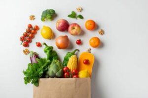 Diete vegetariana e vegana più sostenibili di mediterranea: indagine Altroconsumo