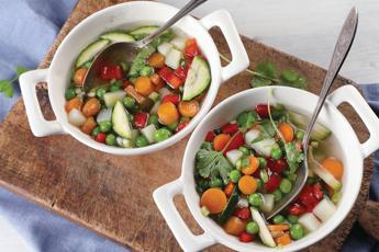 Digiuno sì o no contro il cancro? Berrino: “Oggi mangiamo troppo, cambiare rotta”