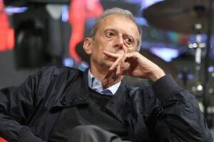 Fassino e il furto del profumo al duty free, acquisito video