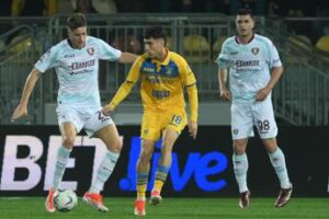 Frosinone-Salernitana 3-0, ciociari vincono dopo 3 mesi e campani in B