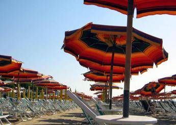Frutta e yogurt, il pranzo perfetto in spiaggia per il medico. Con bonus gelato