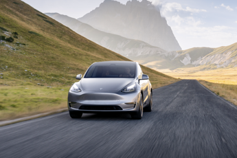La Tesla Y diventa sempre più accessibile