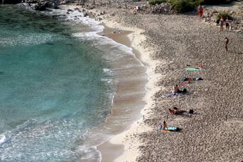 Migranti, Amnesty: “Mediterraneo rotta più pericolosa, timori su Italia e obblighi salvataggio”