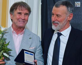 Pellerucci consegna a Brunello Cucinelli il premio “Io Sono Una Persona Per Bene”
