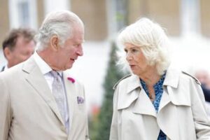 Re Carlo torna agli impegni pubblici. I medici: “Fa progressi”