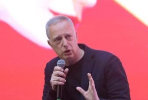 Scurati a Che tempo che fa: “Trascinato nella lotta nel fango”