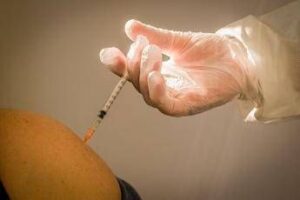 Vaccini, HappyAgeing: per anziani documento su sistema equo, efficiente sostenibile