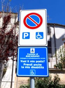 “Vuoi il mio posto? Prendi anche la mia disabilità!”: la scritta anche ad Ancarano