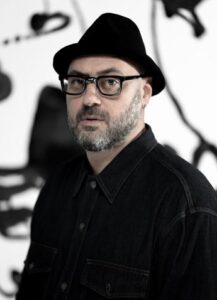 Danilo Bucchi apre Estate al MAXXI 2024 con Oltretutto a cura di Achille Bonito Oliva. Una serata unica per il nuovo libro d’arte dell’artista