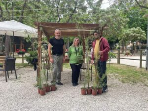 Il Co.n.al.pa. dona 10 giovani alberi di Tamerice al Parco della Libertà