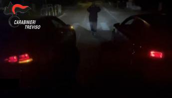Gara di velocità tra auto a Treviso, piloti 20enni incastrati da video finito sui social
