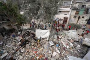 Gaza, Mezzaluna Rossa: “Colpita ambulanza durante raid”