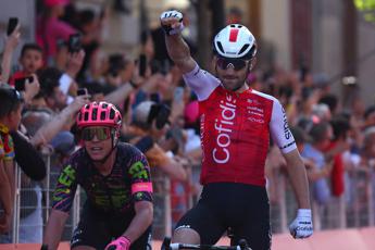 Giro d’Italia, Thomas vince la quinta tappa in volata: battuto Pietrobon