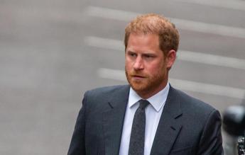 Harry a Londra senza Meghan, incontrerà Carlo