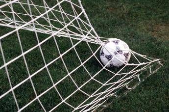 Insulti razzisti durante partita di calcio a 5, denuncia e daspo per 21enne