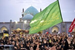 Iran, il figlio dell’ex Shah: “Dopo morte Raisi governo debole e diviso, Cpi arresti Khamenei”