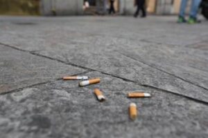 Iss, in Italia 1 adulto su 4 fumatore, 30% giovani usa sigaretta o svapa