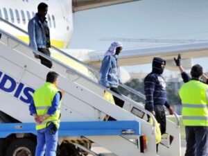 Migranti, Enac blocca voli Ong. Sea Watch: “Non ci fermeremo”
