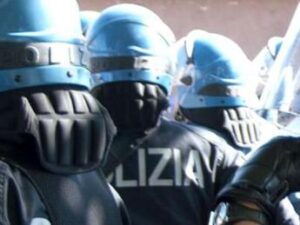 Stati Generali Natalità, scontri a corteo Roma: feriti una ragazza e due poliziotti