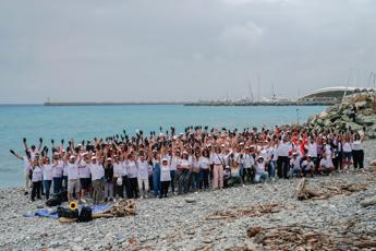 AXA Italia: oltre 1000 collaboratori coinvolti in attività educational e di pulizia delle spiagge durante l’“AXA Week for Good 2024”, per celebrare l’importanza del mare e della biodiversità