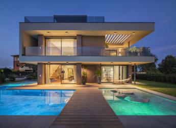 Ispirazione rinascimentale e ricerca dell’equilibrio perfetto s’incontrano nell’elegante villa realizzata da Rubner Haus