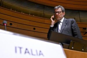 Mes, Giorgetti protesta per trattamento Italia a summit Ue