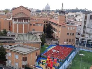 Roma, antenna Iliad su condominio al Trionfale: scuola e oratorio in rivolta