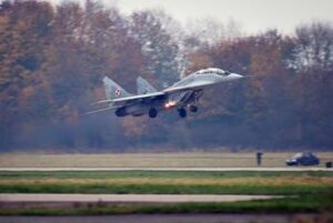 Ucraina, raid russi nella notte: Polonia schiera i suoi caccia