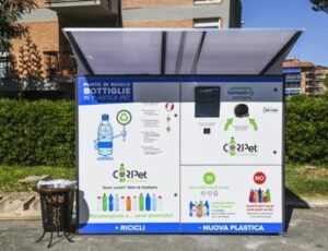 Etruria Retail per l’ambiente: nei negozi Carrefour raccolte quasi 4 milioni di bottiglie di plastica PET