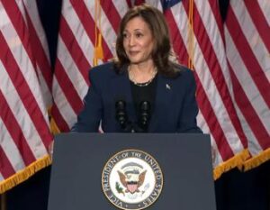 Harris, primo comizio verso nomination: “Conosco i truffatori come Trump”