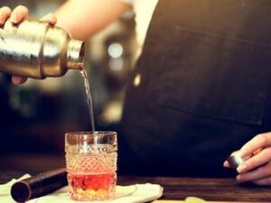 Il lavoro più richiesto senza laurea? E’ il global bartender