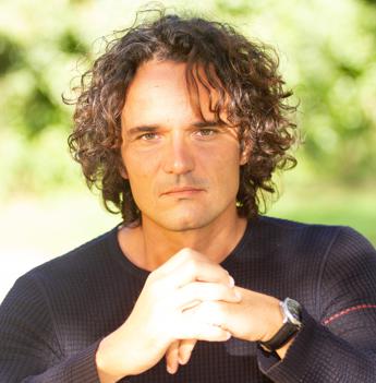 Maschio Alfa – Il Ritorno del Playboy di Pier Francesco Grasselli- Libertà Espressiva in un mondo di censure