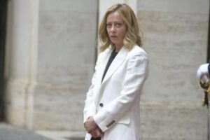 Post contro Meloni, Rai valuta possibili conseguenze per l’autore di ‘Affari Tuoi’