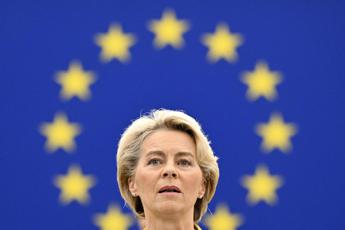 Ue, la linea von der Leyen tra Green Deal e confini più sicuri. Poi l’attacco a Orban