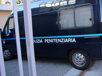 Teramo, violenze in carcere: fratelli detenuti aggrediscono poliziotti