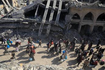 Gaza, proseguono a Doha colloqui per tregua. Israele: “In 24 ore colpiti più di 30 obiettivi”