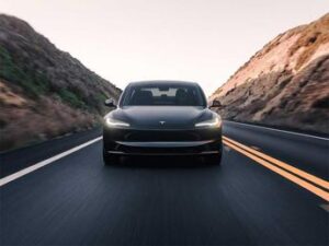 Le Tesla ora costano di meno in Italia