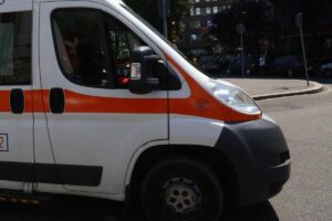 Teramo, bimbo di 10 mesi rischia di soffocare: il padre guidato al telefono dal 118 nelle manovre di disostruzione